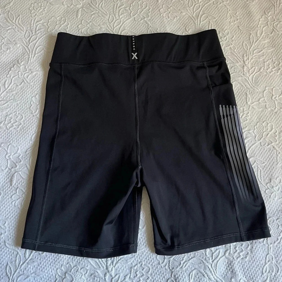 Savage X Fenty Band It Compression Biker Shorts Size Medium - Picture 3 of 5
